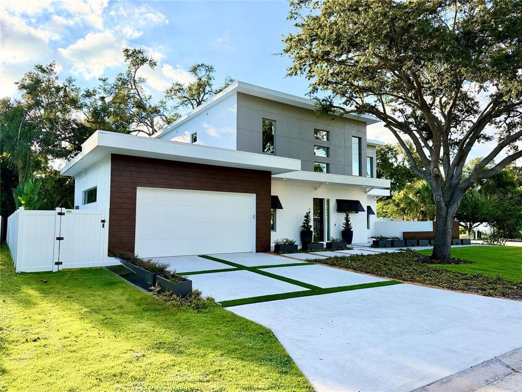 2010 Hyde Park Circle, new construction home for sale in Sarasota, FL